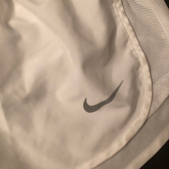 New Nike white shorts - comfortable and breathable - Picture 2 of 5